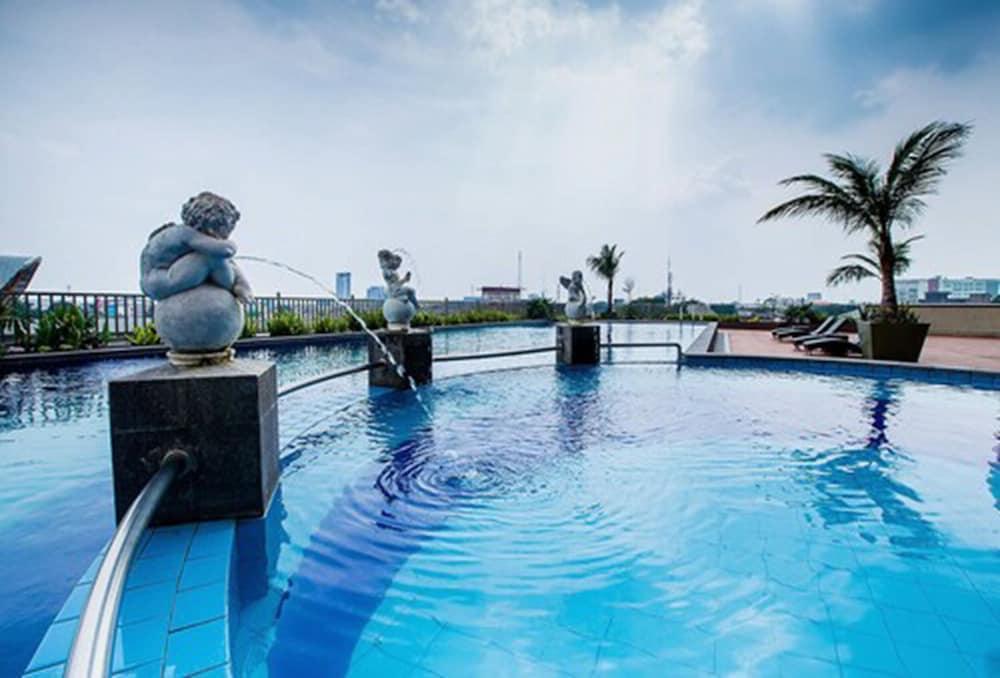 Beston Hotel Palembang Exterior photo