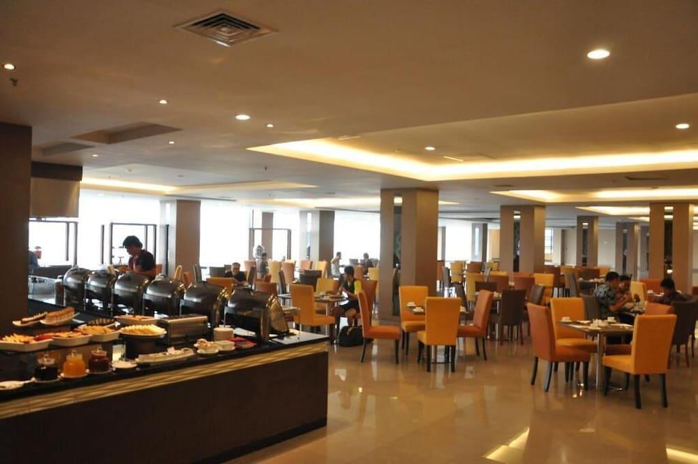 Beston Hotel Palembang Exterior photo