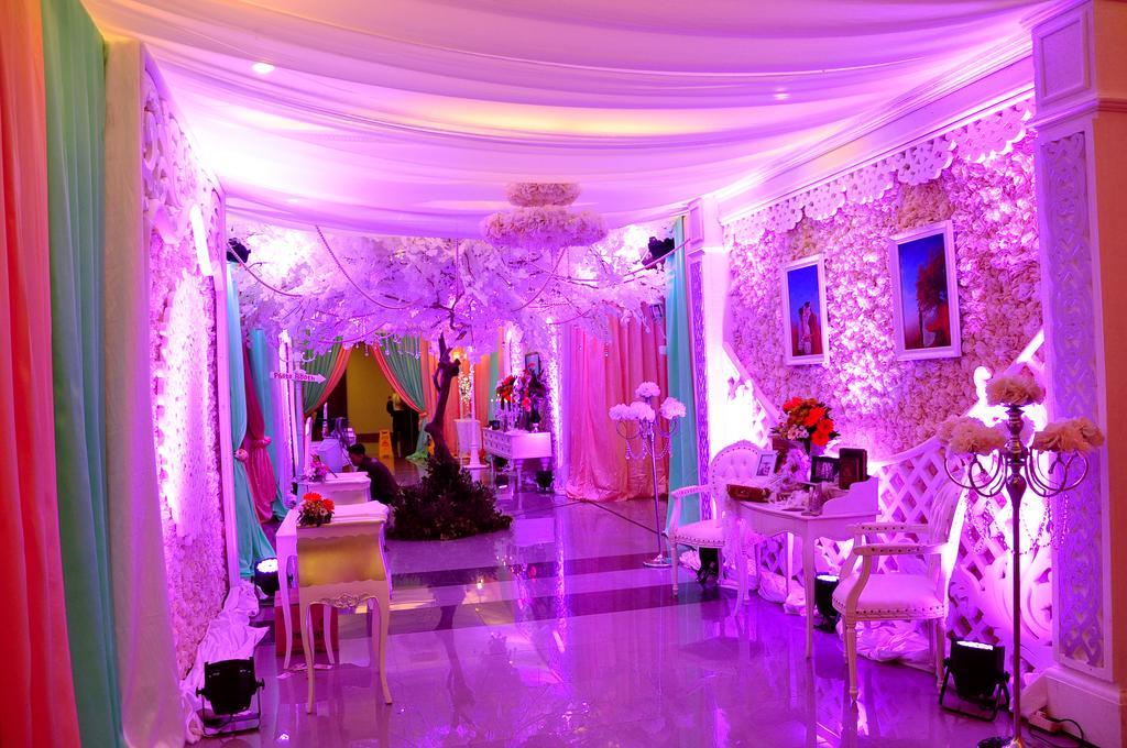Beston Hotel Palembang Exterior photo